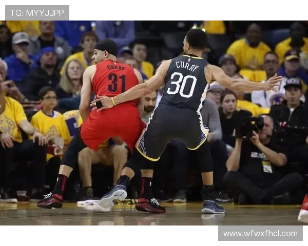 爵士队与开拓者激战正酣 双方剑拔弩张争夺季后赛名额